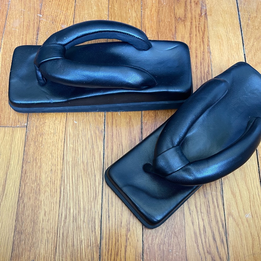 SINOBI sandals sz 39